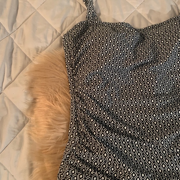 DKNY BLACK AND WHITE BATHING SUIT. - Picture 4 of 8